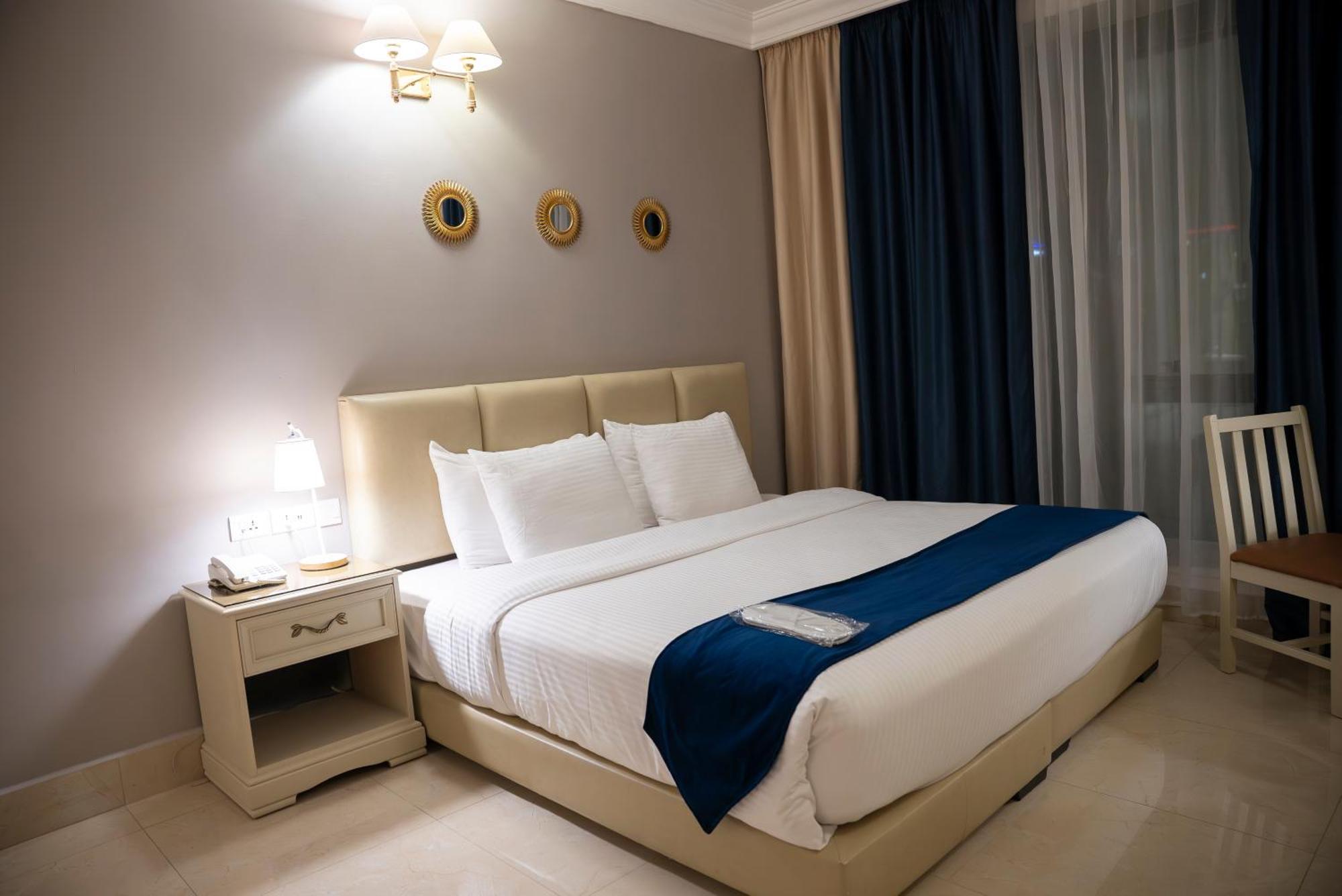 West Luxury Hotel