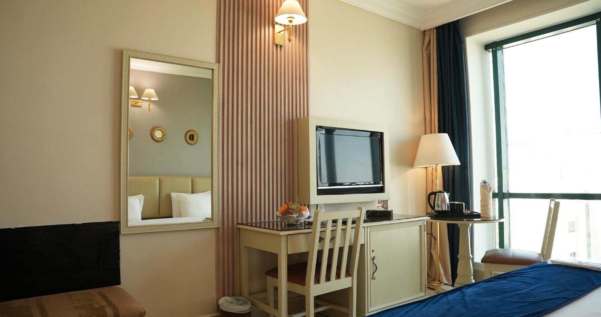 West Luxury Hotel