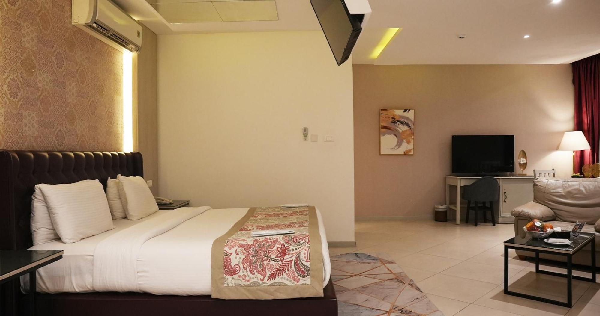 West Luxury Hotel 4*